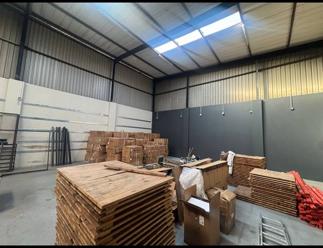 1,271M² WAREHOUSE TO LET IN HERMANSTAD
